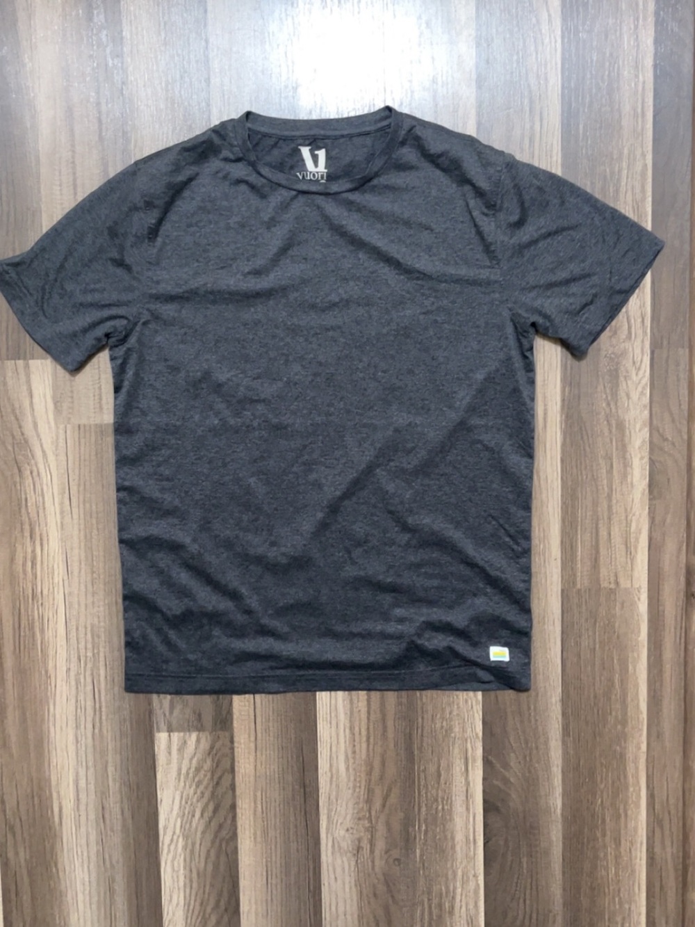 Vuori Mens Medium Gray Charcoal Shirt